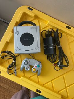 Nintendo GameCube Silver with OEM cords and Silver Controller