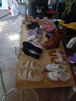 Little girl shoes barely worn sizes 11and12