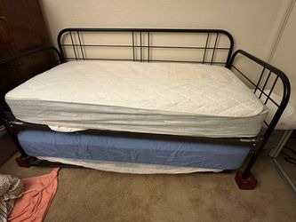 Trundle Bed - it’s available