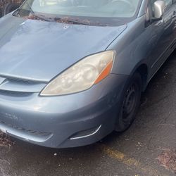 2009 Toyota Sienna For Parts