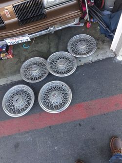Cutlass hubcaps