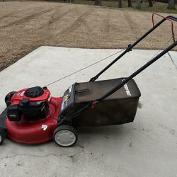 TROY-BILT PUSH LAWNMOWER 