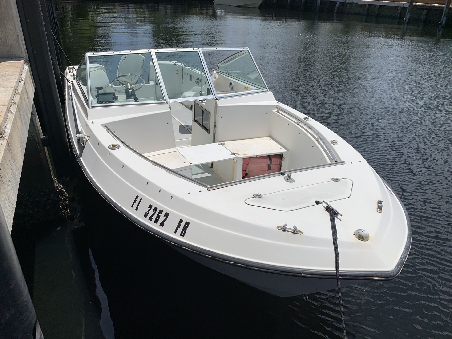 Classic 1986 23’ Aquasport 222 Sandpiper fishing boat