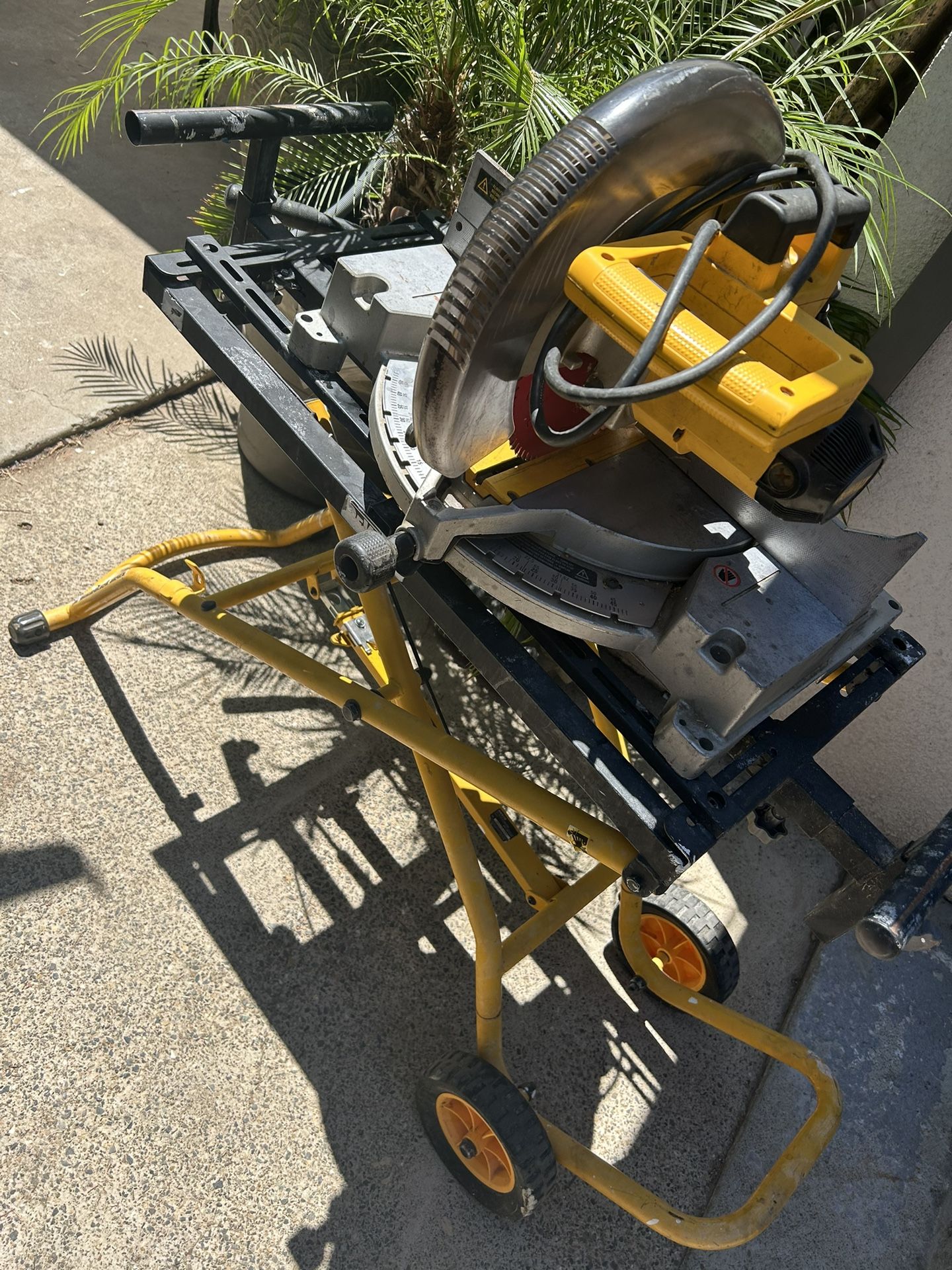 Dewalt Milter saw Dw705 with Dewalt stand DWX726