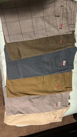 Levi Chinos