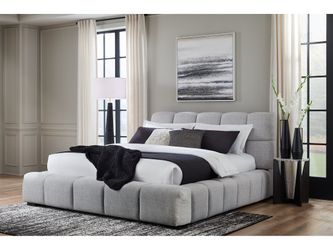 Grendusk Light Gray Queen Upholstered Bed