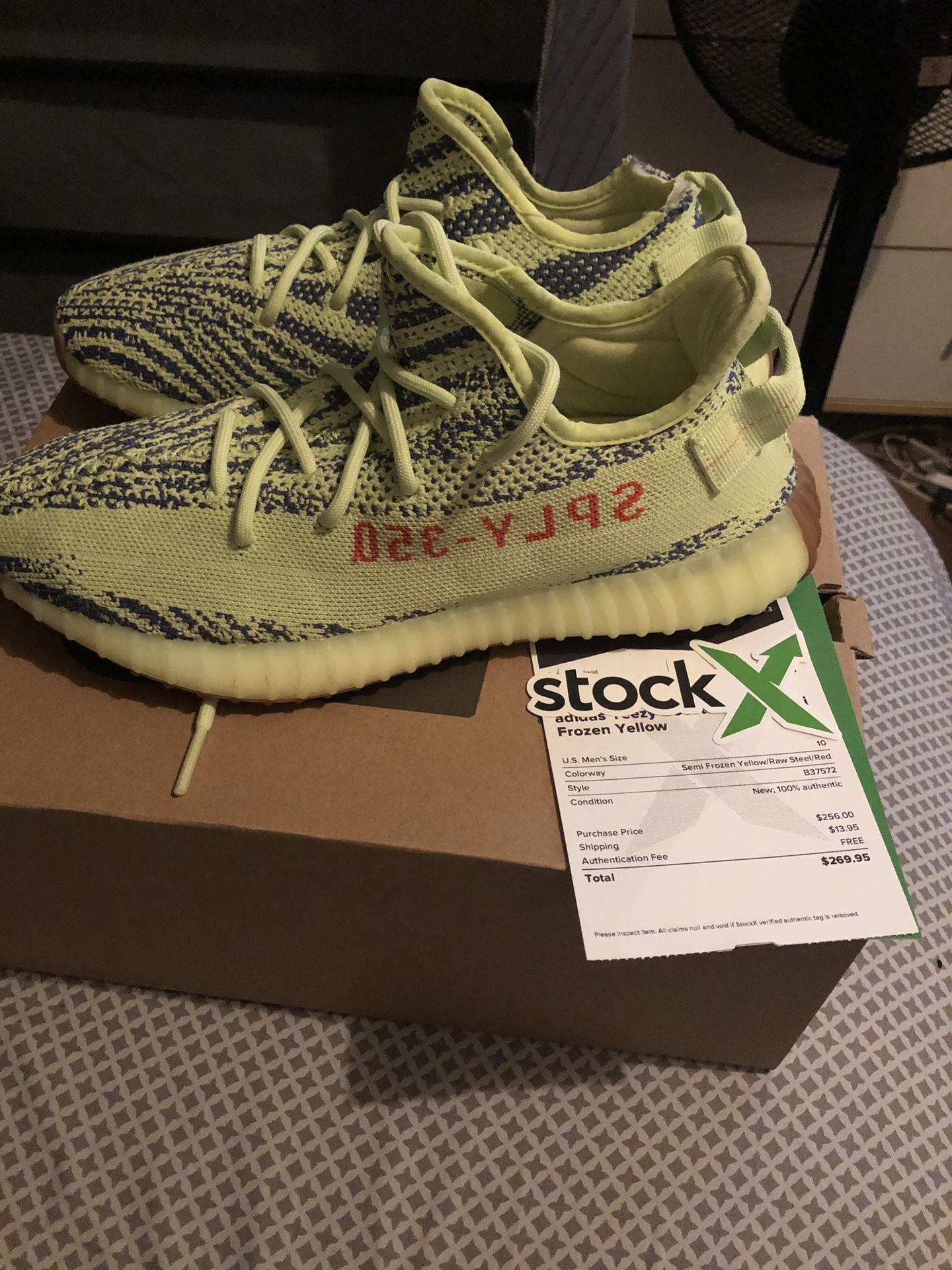 Yeezy boost 350 V2 (damaged) but clean sz.10