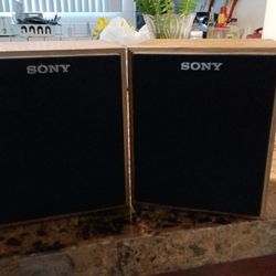 2 Sony Bookshelf Speakers