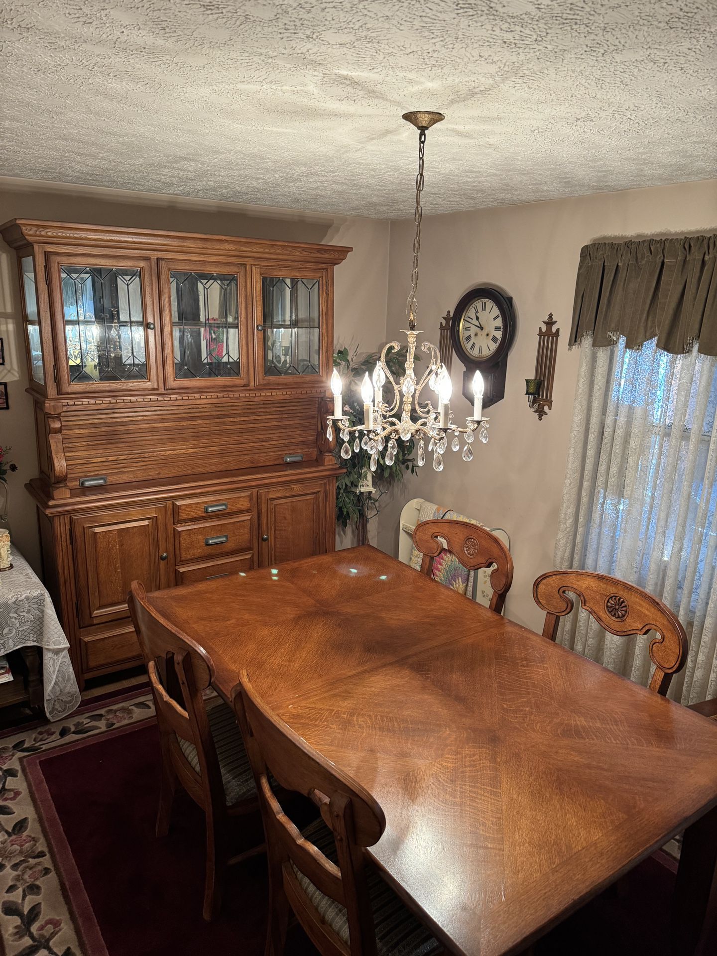 6-Piece Solid Wood Dining Room Set. 6’ Dining Table with 3’ Leaf to extend to 9’, 4 Chairs, & 7x5’ Hutch! Bought at Ashley and in excellent shape!  Cu