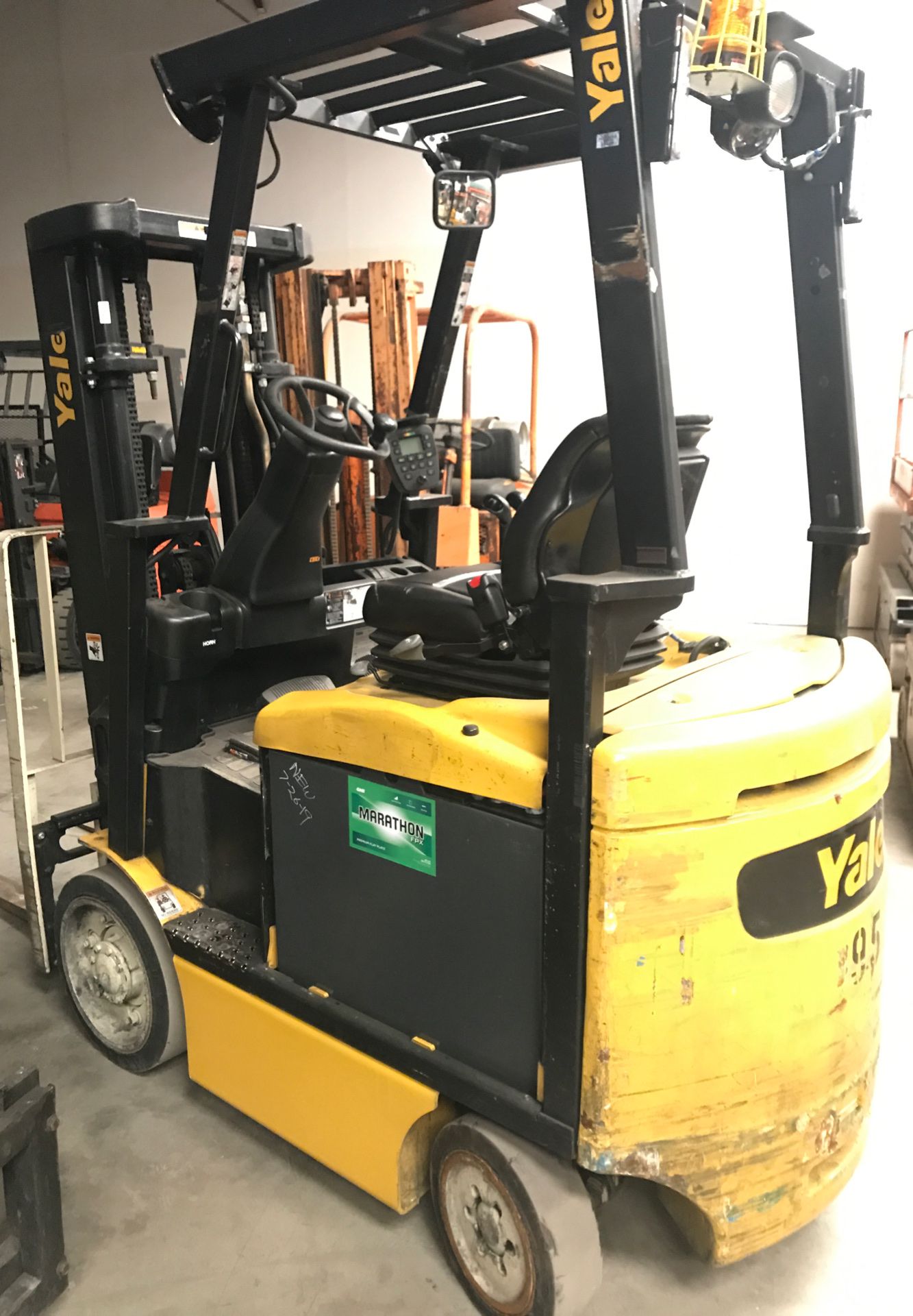 Electric yale forklift