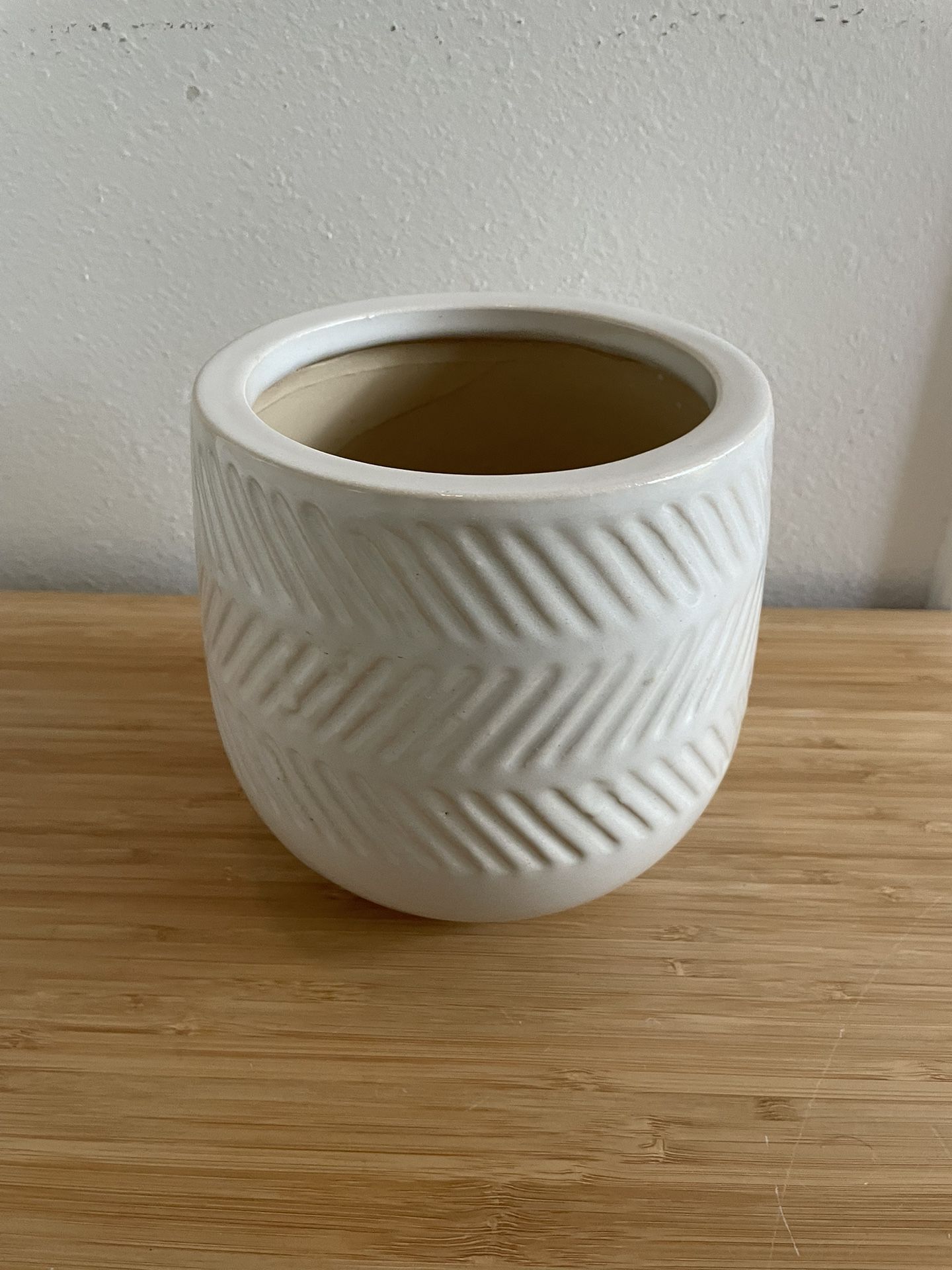 Zig-Zag Diagonals Ceramic Planter - 7”Tx6 1/2”W