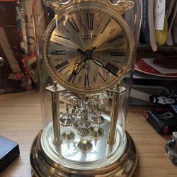 Master QUARTZ Gold Nisshin Clock Co. MANTLE or SHELF CLOCK No. 5413 Works 13 In