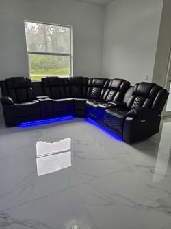 Brand New Power Reclining Sectional Sofa / Sofa Seccional Reclinable Nuevo