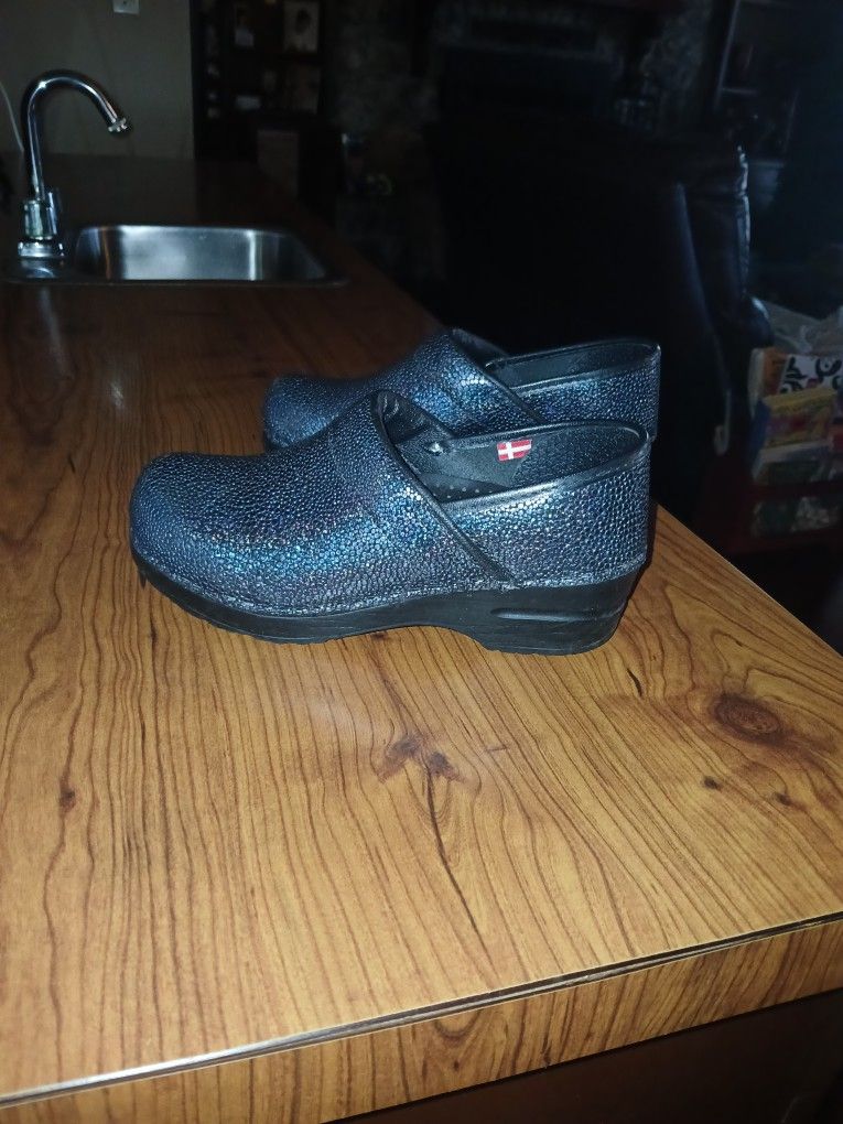 Nice Clogs! Very, Very good condition!