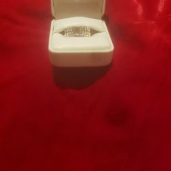 Woman's fashion ring