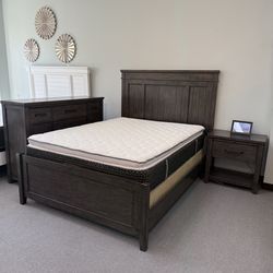 Queen bedroom set (FREE 24H DELIVERY AND SETUP)