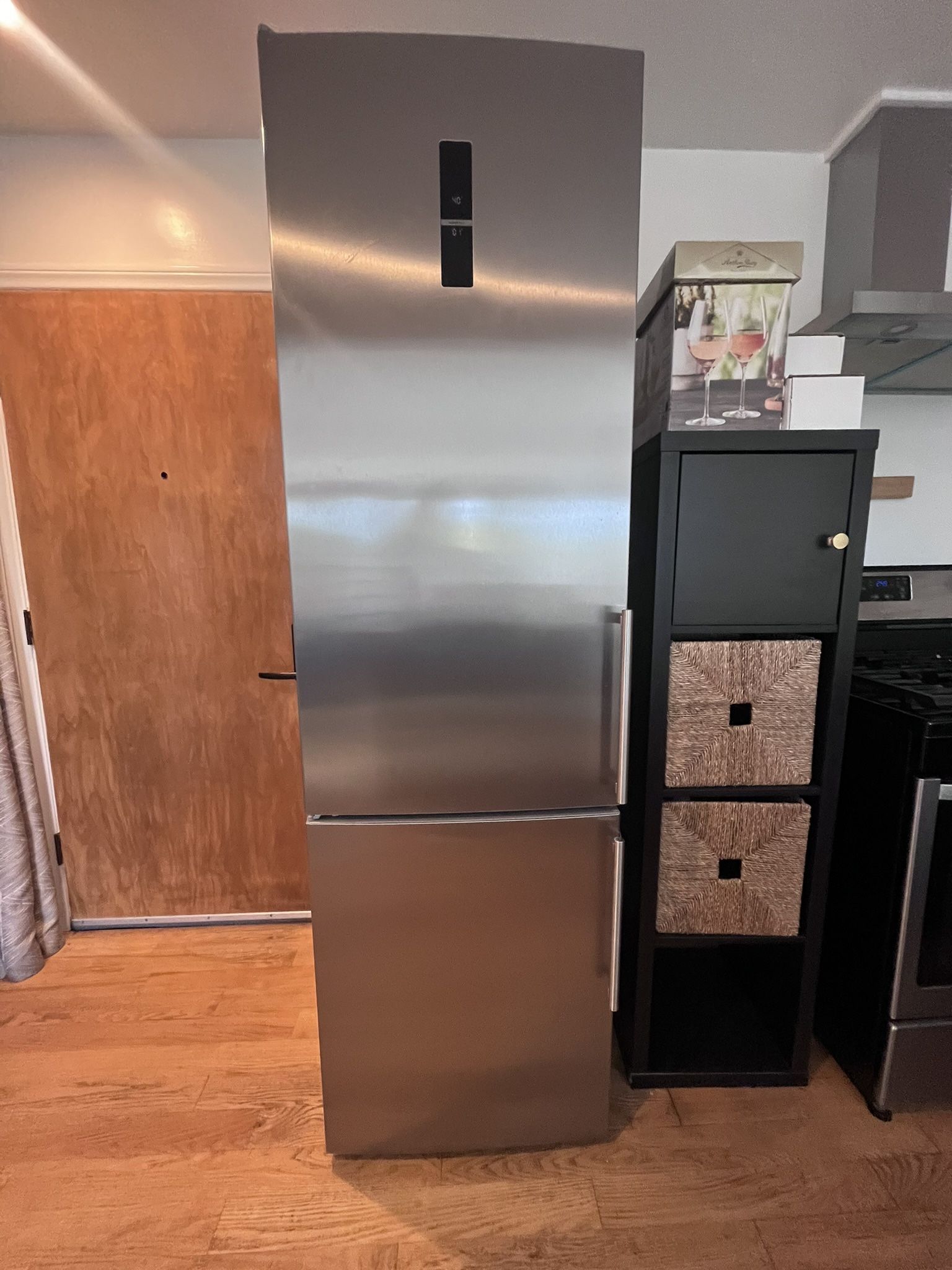 24" Refrigerator and Freezer  SKU: FFBF181ES