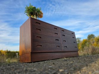 MARVELOUS Danish Modern Poul Hundevad Vintage Teak Dresser 8 Drawers