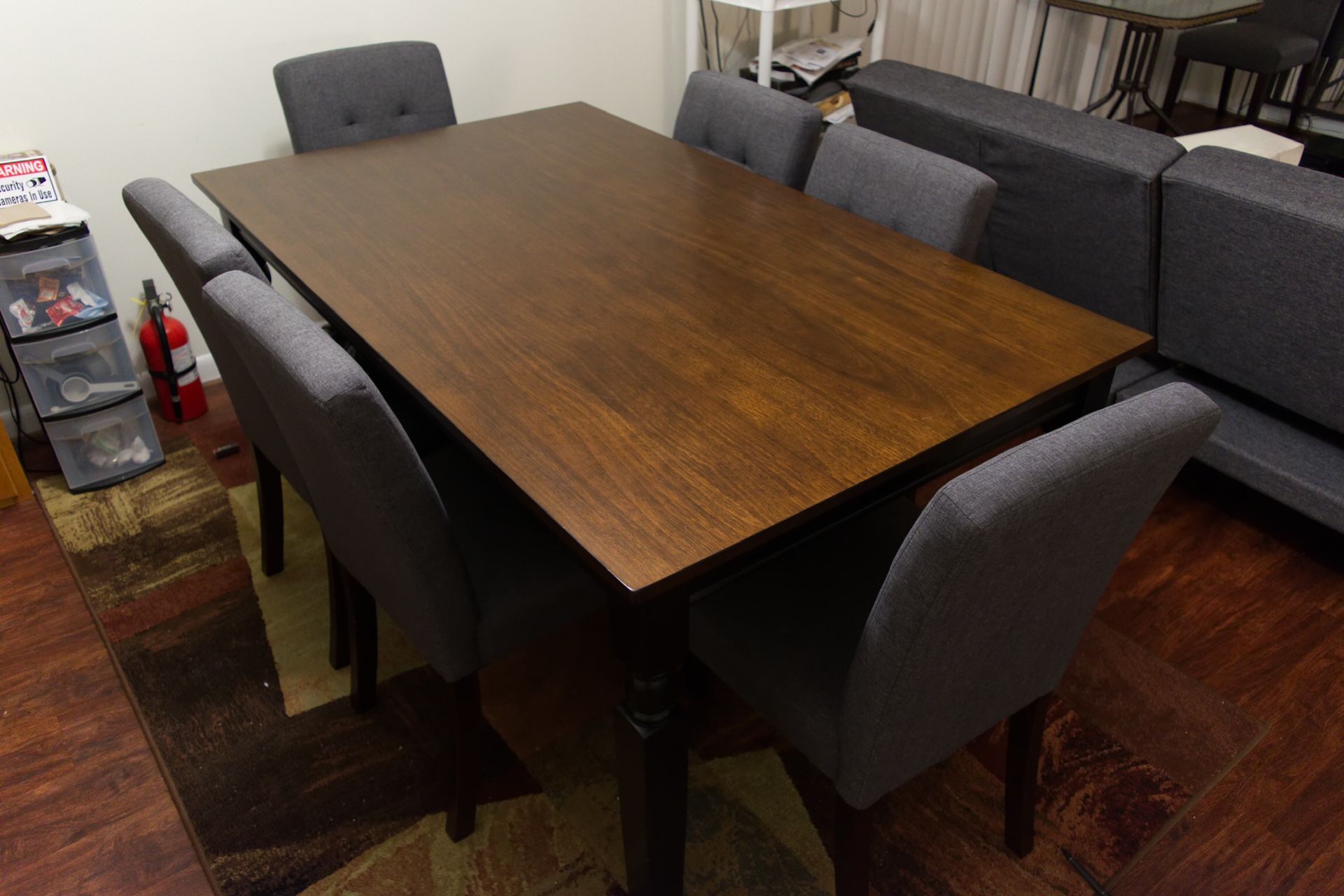 Dining Table and 6 chairs ( furniture )