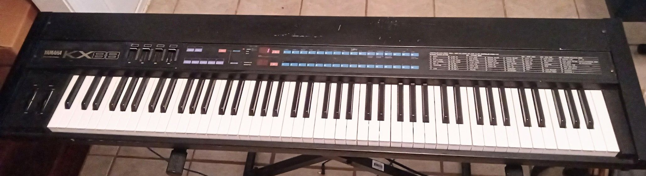 Yamaha KX88 Master MIDI Controller Keyboard Studio Stage with Stand