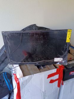O n n Roku television 34 in