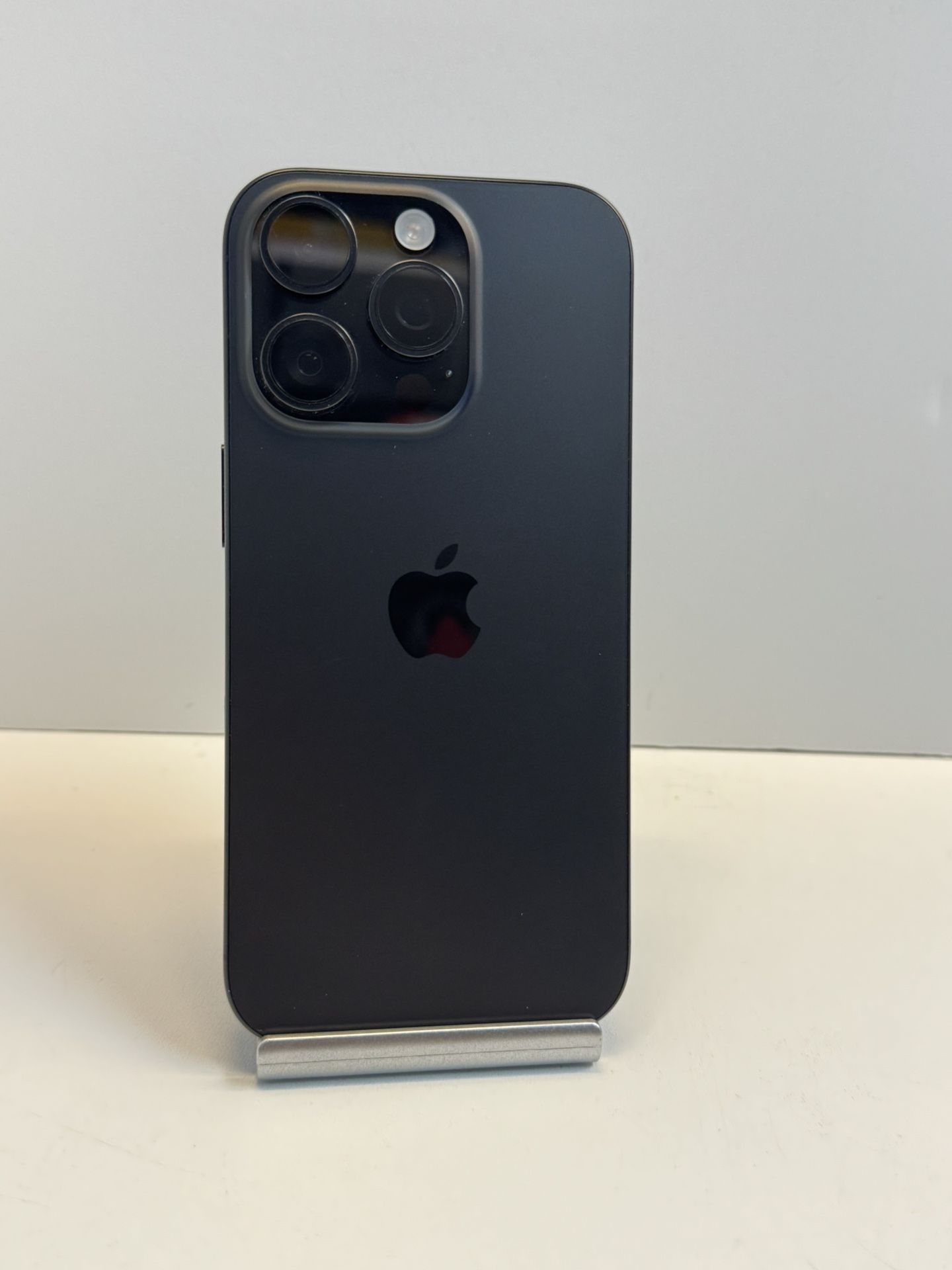 Apple iPhone 16 PRO 128gb. ( Unlocked Cellphone )