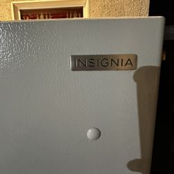 Insignia Refrigerator 