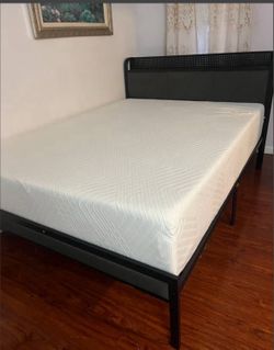 QUEEN SIZE BED FRAME AND MATTRESS CHARGING STATION
