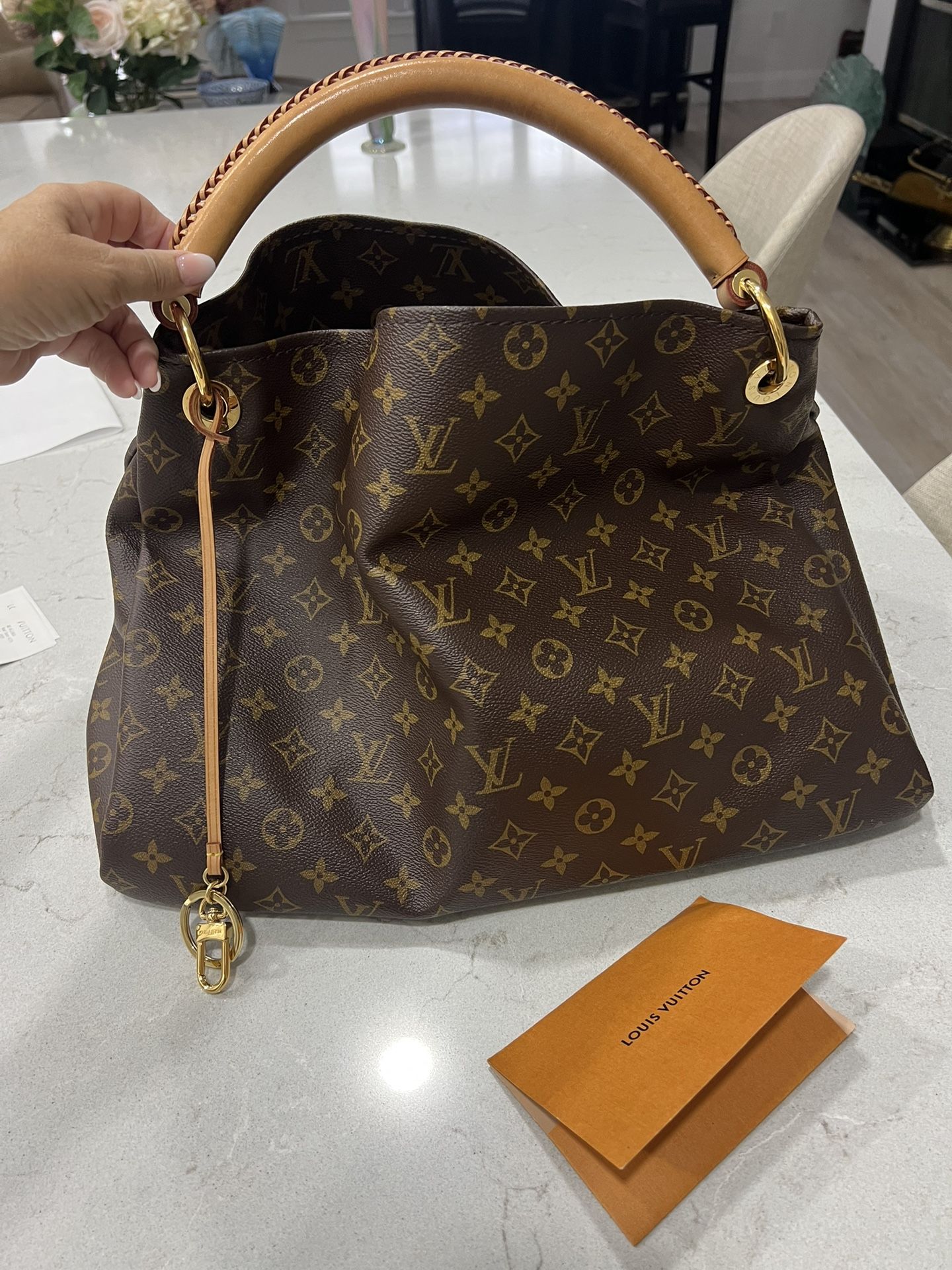 Louis Vuitton MM Monogram Artsy Purse Used, Very Good Condition 