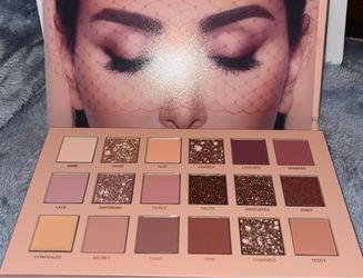 Huda beauty new nude pallet