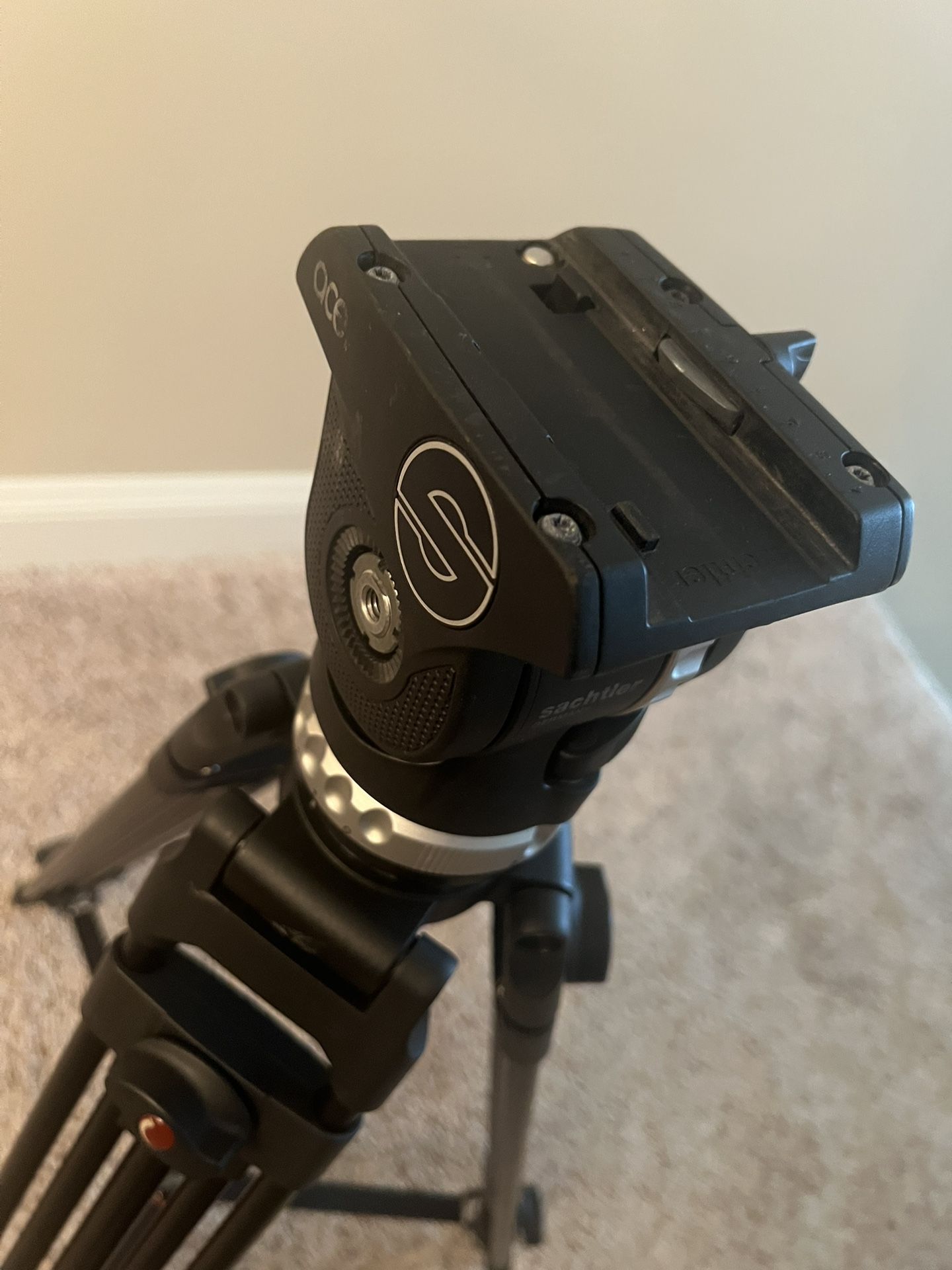 Tripod Sachtler System Ace with CF Legs & Ground Spreader