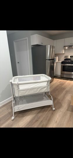 White ANGELBLISS baby bassinet