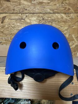 CHILD’S PROTECTIVE HELMET