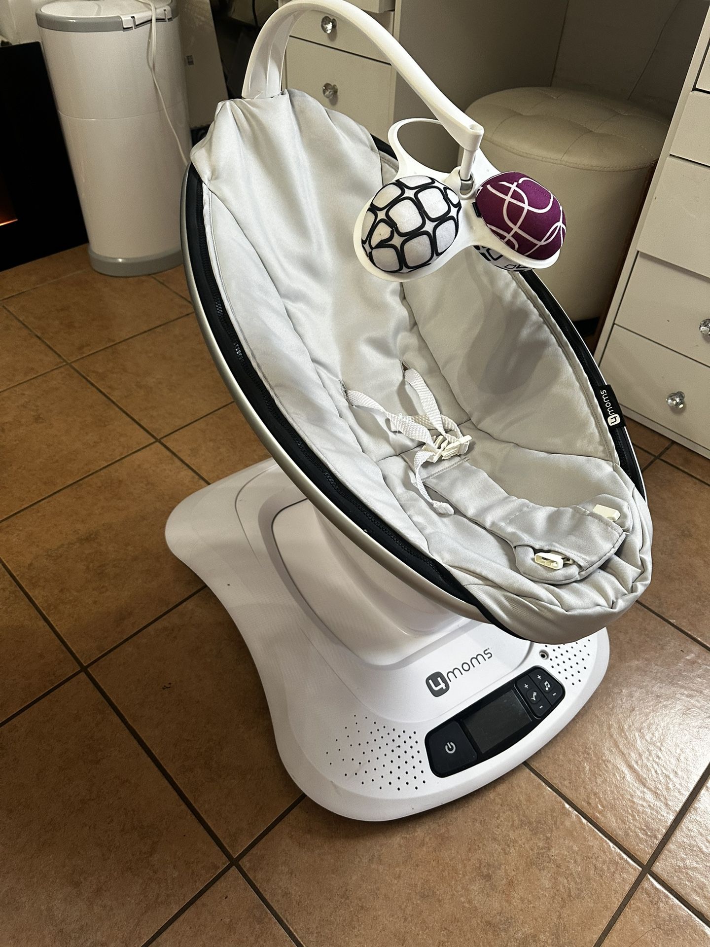 4 Moms Swing