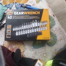 Gear wrench 40 Piece Set. Hex/Torx Bit Socket Set