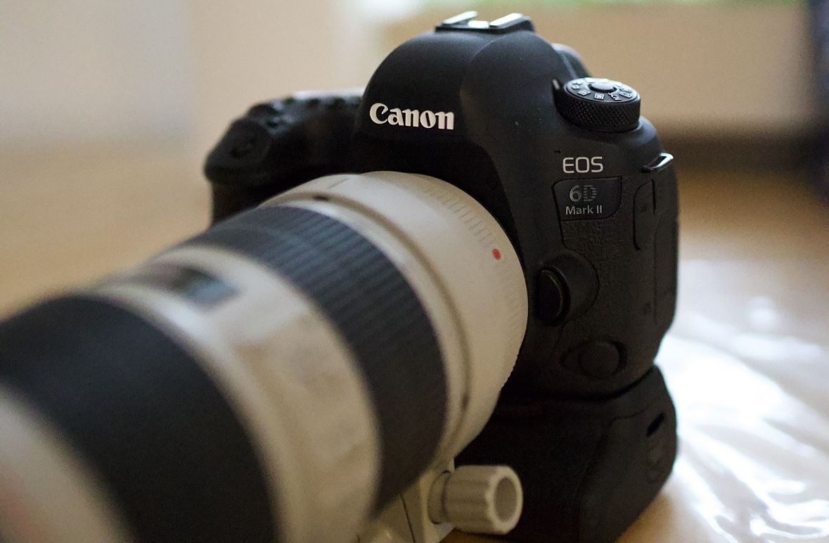 Canon 6D Mark 2 With 70-200 F2.8 With Dual Battery Grip