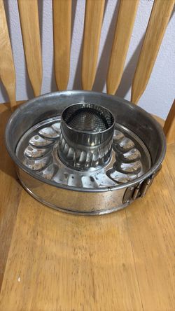 Vintage Bundt cake mold