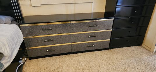 4 piece Bedroom dresser set