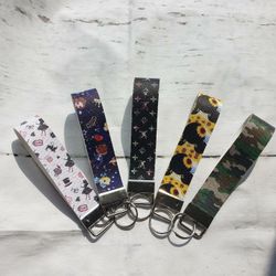 Keychain wristlets
