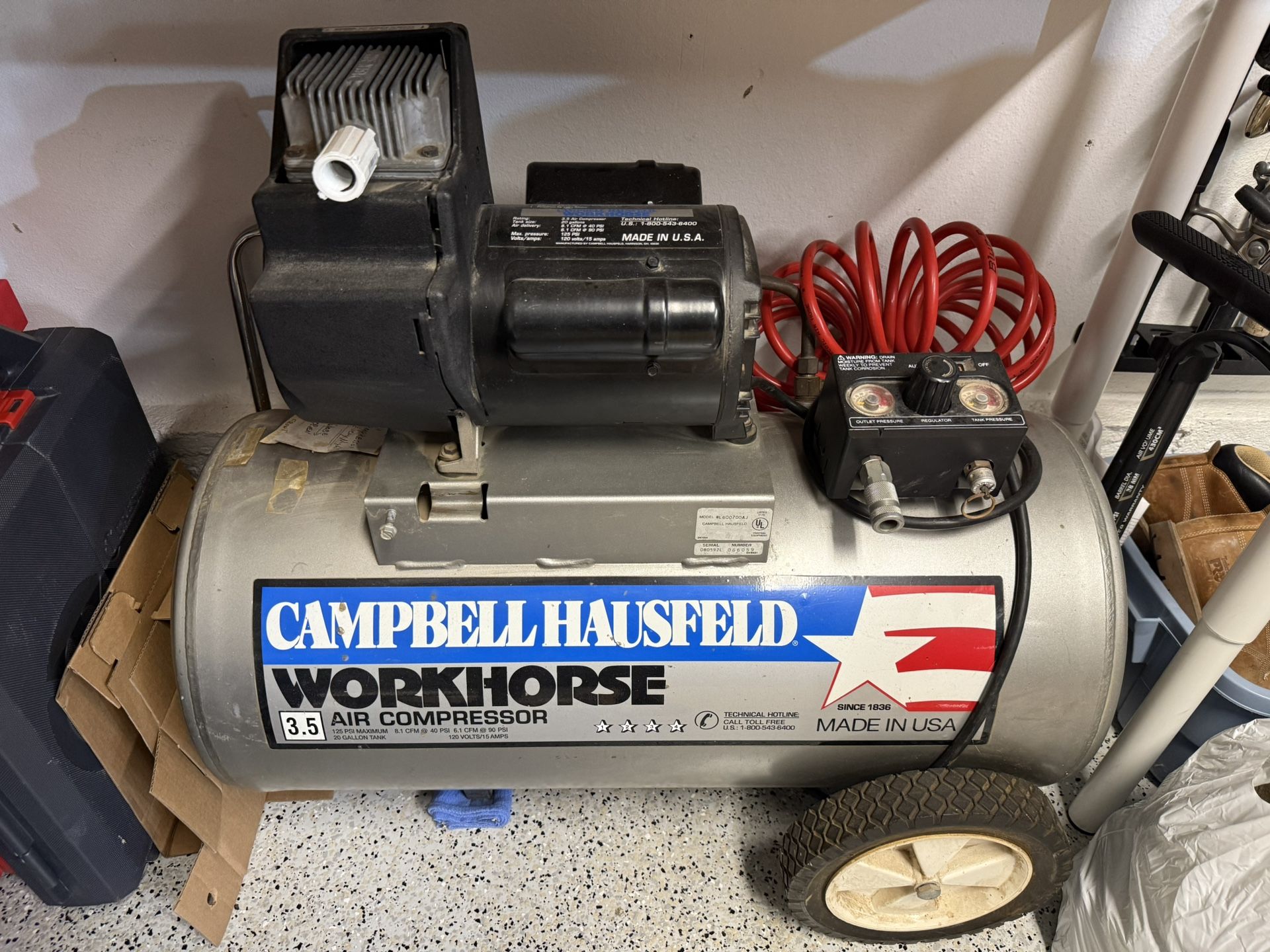 CAMPBELL HAUSFELD AIR COMPRESSOR 3.5 HP 20 Gal Tank