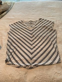 Black House White Market top size small
