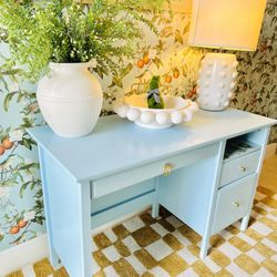 Entry Table/Desk 