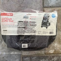 Cool touch stroller liner 