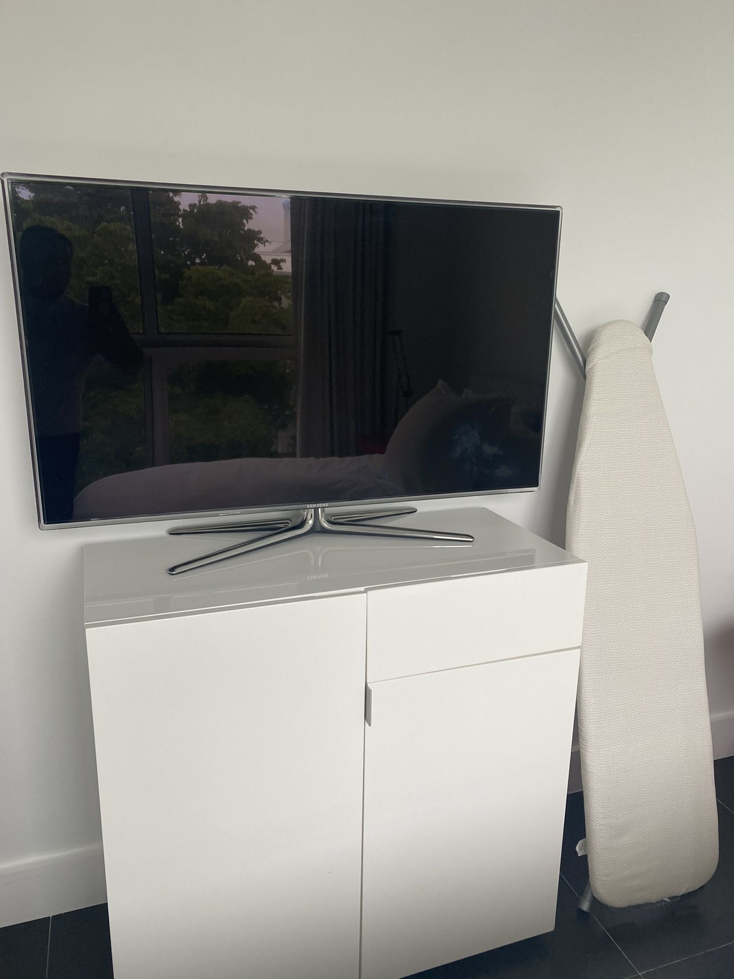 White Cabinet + Free Tv
