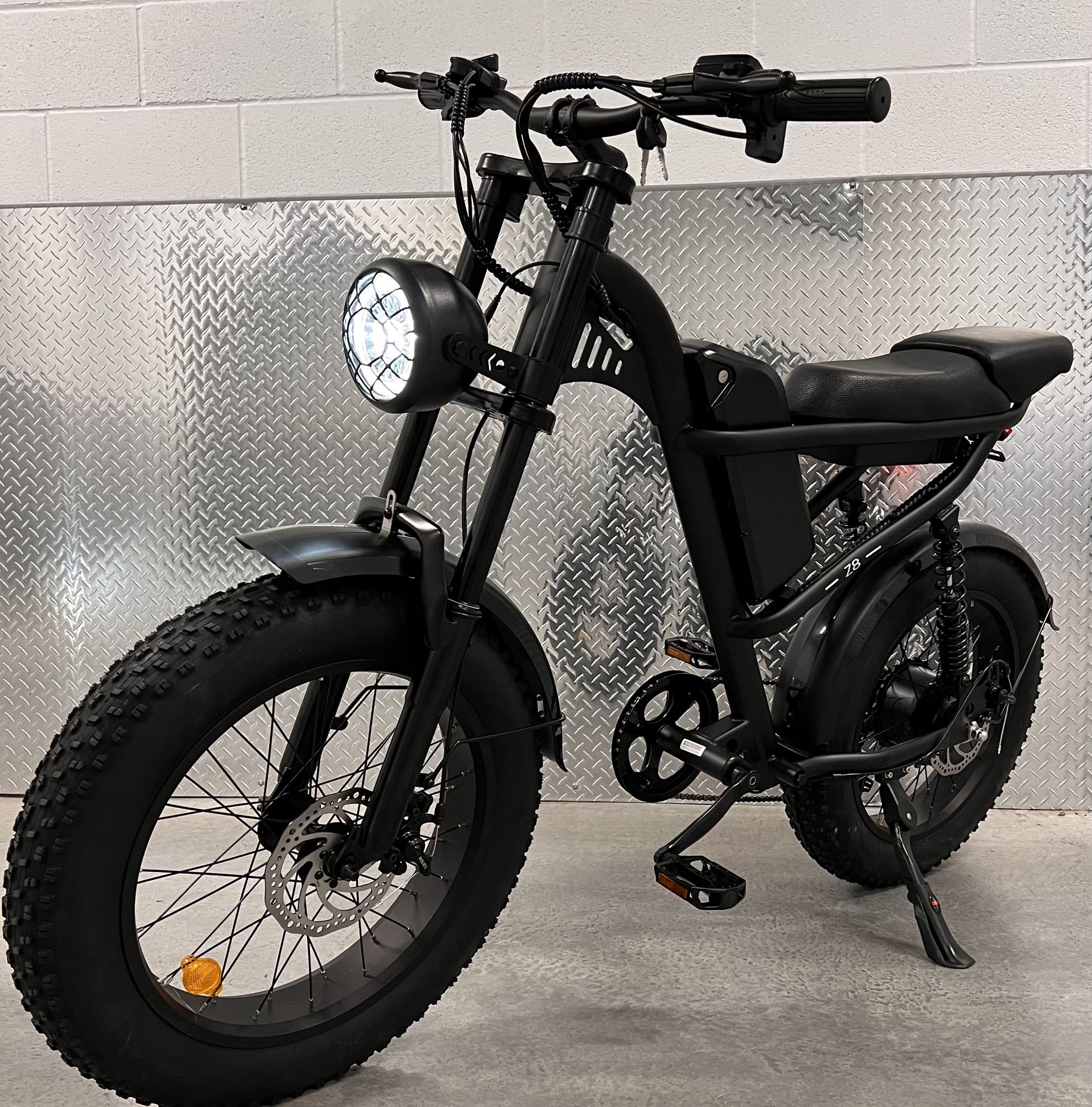 FREE DELIVERY/TAX INCLUDED/1000Watt Electric Cafe Racer Scrambler Style E-Bike, 32 Mph, Full Suspension