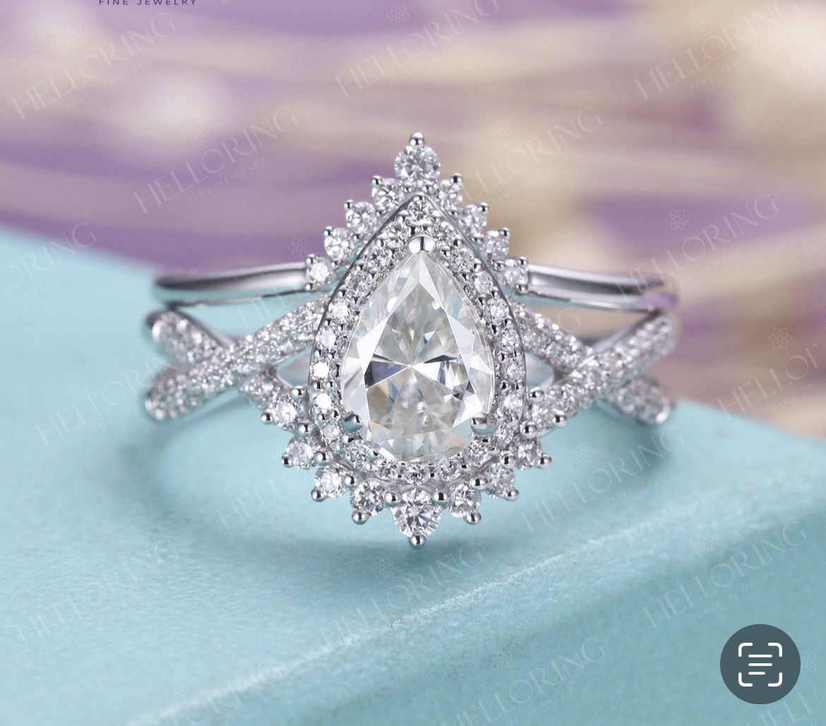 Vintage Pear Moissanite Engagement Ring Set