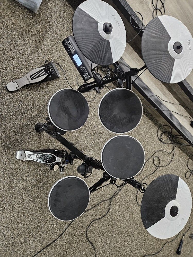 ROLAND TD-4 ELECTRONIC DRUMSET
