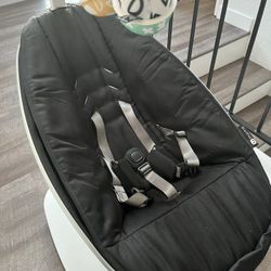 4moms MamaRoo Multi-Motion Baby Swing, Bluetooth Enabled with 5 Unique Motions, Black