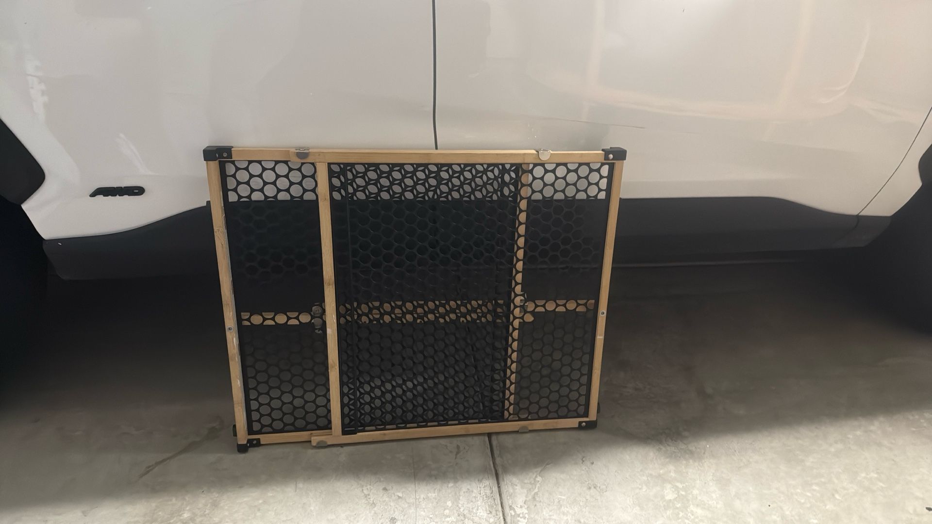 Basic Pressurized Wooden Baby Gate 
