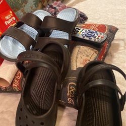 2 Pairs Of Size 7 Croks